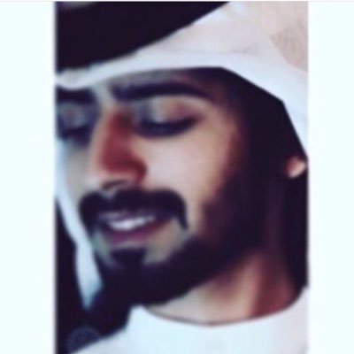 قلت له ضآيـق؟ وقآل : الله كـريـم قلت له : وش فيك صدّ ولآ حكى جيت آبي أواسيه ونّ من آلصميم ويوم ضمـيتّه علـى صـدري ، بكى