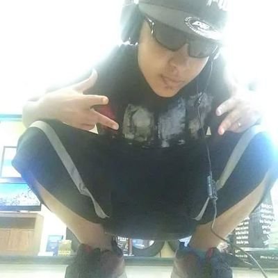 My name is cali im a streamer on https://t.co/CiZPqspgtx & youtuber https://t.co/X6TGQlK4Cu… #Teamemmmmsie