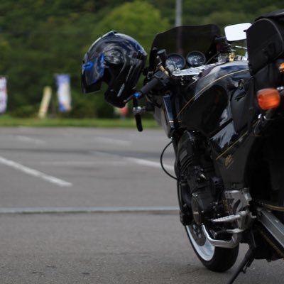 GPZ900Rという世界一かっこいいバイクに乗ってます