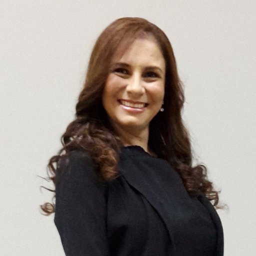 Master in Project Management, PMP, MBA. Directora de la Maestría en Gestión de Proyectos UEES y Co-editora de la Revista PODIUM