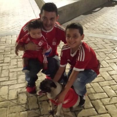 me considero una persona muy alegre divertida y con muchos sueños .. me encantan las amistades que sean leales y rumberas