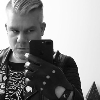 Dom silver haired daddy. #glovefetish