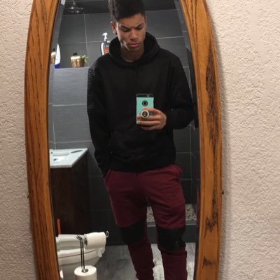Hi. I stream and make YouTube videos! gimme a follow?