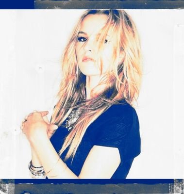 } I may be sweet. but I do bite . { Trigger warning } Bisexual. Looking for someone to be my one and only 😍😍 and I'm a vampire