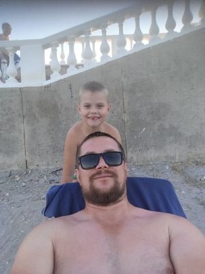 burjuy37's profile picture. Продаю: дома, пиво, морепродукты...