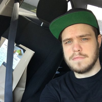 LunaticNeon's profile picture. I'd rather be sleeping.... i suck at video games ♥️Gabriella