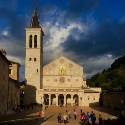 In&OutDoorUmbria: Art, Food, Nature. Un passo dietro l’altro vi immergerete in scenari suggestivi, protetti e incontaminati, nel cuore verde d'Italia.