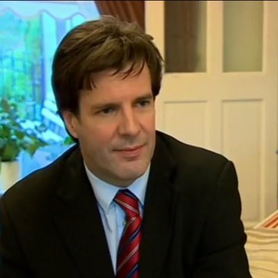 Ellis_Roberts's profile picture. Newyddiadurwr efo BBC Cymru, yn gweithio ar raglenni newyddion. Croeso i chi gysylltu i rannu straeon efo fi.