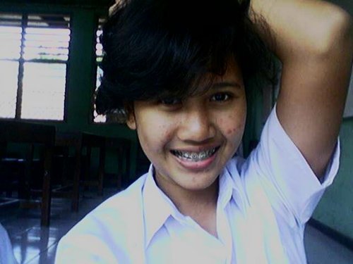 tweet a lot, talkative, moody. FOLLOW ME! bored with my tweet? just click unfollow. love, Rdn♥