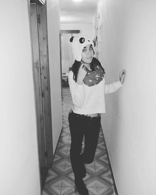 Instagram: @elenitanerja
No creas en quien dice quererte si no el que lucha por tenerte
❤Megan Maxwell❤