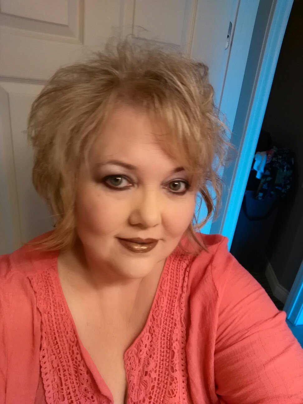 saleighwalker's profile picture. Lover of life's simple pleasures. Christian wife, mother, writer, project mgr, cook, decorator, movie-watcher, lover of kids, animals & family.