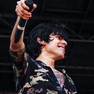 unbrcakablc's profile picture. oops