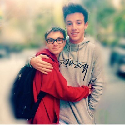 Hey plz dont follow to unfollow and cam plz follow FAN BOY cam faved and retweeted my tweet on 11/18/14 and im openly gay i love cam so much