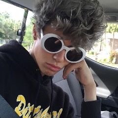 Te segui, em troca pode seguir @tuckerdeus por favor?