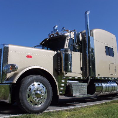 Matt Summerlin on Twitter: "1 OF 27 Brand New 2017 Peterbilt 389 Owner