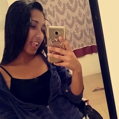Ser feliz, apenas! ❤
Snap: dafne.pena  
18 aninhos ♒
