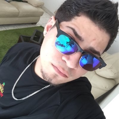 Alado de ustedes yo soy como un profeta se muy bn para dnd voy, mi destino es la meta !!!!