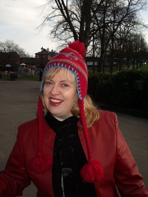 A serious-minded intellectual gal with a big, caring heart........ often exhibiting a crazy, alternative style of humour. Et voila...... vraiment c'est moi !