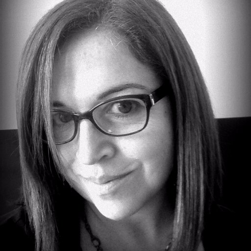 Comunicadora social, y orgullosa mamá de dos chicas superpoderosas.