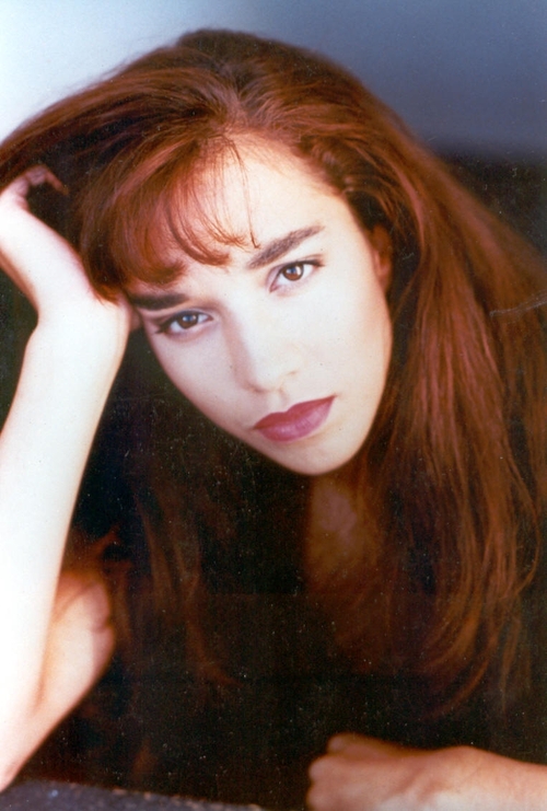 charishunt's profile picture. 