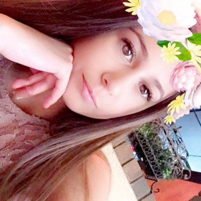 Christi297's profile picture. basic on the outside