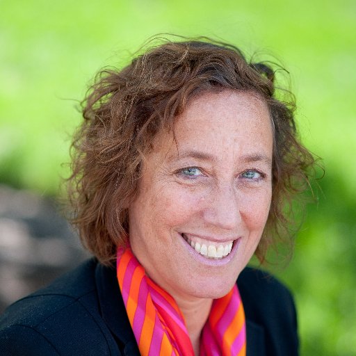 Client-focused marketing leader, passionate about helping companies engage & build deep client relationships. VP Marketing at Bates Communications.
