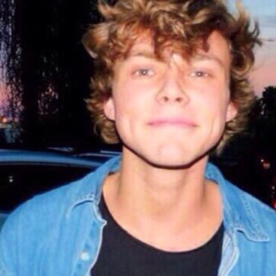 you can be a girl, women, boy, man, gay, straight, or even a toaster. we all know that Ashton Irwin is the cutest man on earth. just saying💙