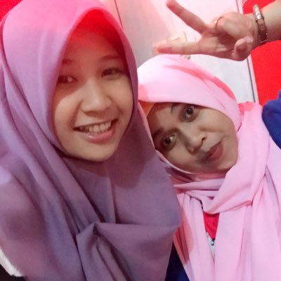 fo_evelyn's profile picture. Yakinlah ad sesuatu hal yg mnunggu dibalik kesabaran dan rasa kecewa mu ,hingga kau terpana & lupa pedihnya Rsa skit. my path https://t.co/LWz6OU3Waz