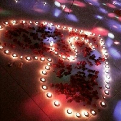 طبعك تغيّر وما لقينا له أسباب
ولاني مقصّر فيك ولاني بحافي
كنك على فرقاي تفتح لي باب
أقسى عليّ وما جرى منّككافي