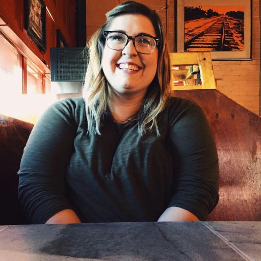 alexisestoye's profile picture. 