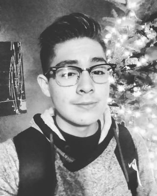 Competitive CoD player trying to make a name for myself. Living life as it goes and trying to make the best for myself