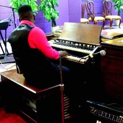 My name is aaron phillips am a multi talented musician and a genius on the piano im also a proffesional golfer and a really kool person