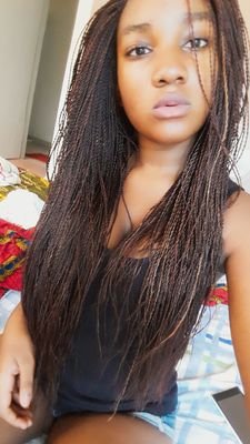 SynthiArlette's profile picture. 