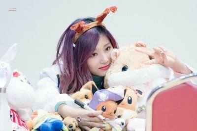 Tzuyu_sally's profile picture. "Kerja keras tidak mengkhianati. Jangan egois dan bekerja keras, Anda dapat mencapai apapun."
