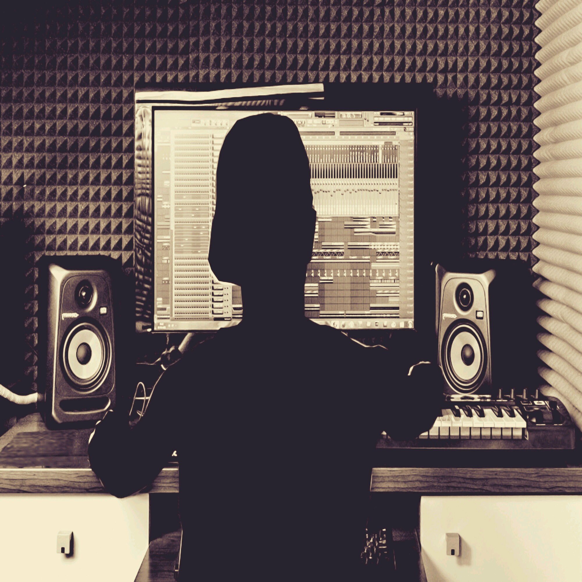 HandsOfDj_5's profile picture. Deep house; Soulful house, Afro house producer & Remixer. 
Facebook: @HandsOfDj5