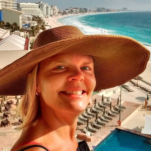 Mami, Social Media Chica, Blogger, Writer, Singer, Salsera, US Expat living in Mexico w/ Cuban-American-Mexican son. Cancun Local Expert 10Best/USATODAY Travel.