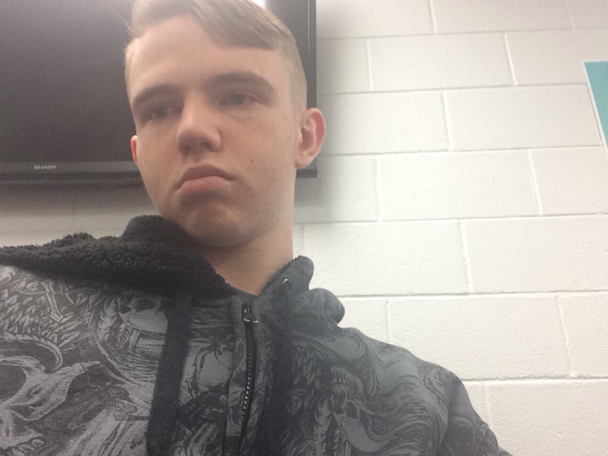 I am 16 years old And single looking for a girlfriend that goes to norwell