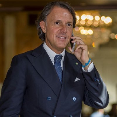 Imprenditore . Da sempre impegnato nel sociale nel 2007 ho fondato il Festival del Cuore ❤️ .Ceo di Atlanis . Autore di 6 libri. Cavaliere della Repubblica