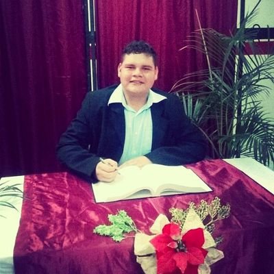 Estudiante universitario, Dirigente AD portuguesa. Miembro del comite DDHH Portuguesa.coordinador de la Orquesta Sinfónica. Anti chavista.