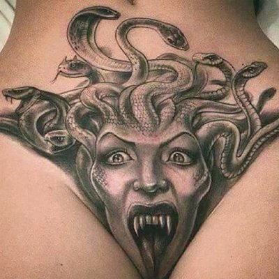 Frau bilder tattoos intim Tattoos für