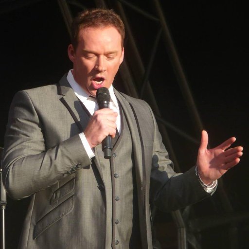 100% UNOFFICIAL 'Fan Page'
following and cheering for the world's finest tenor -
Russell 'The Voice' Watson 
+ 
Russell's own 'X' account is @RussellTheVoice
+