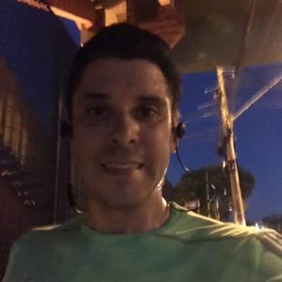 robertofrjunior's profile picture.