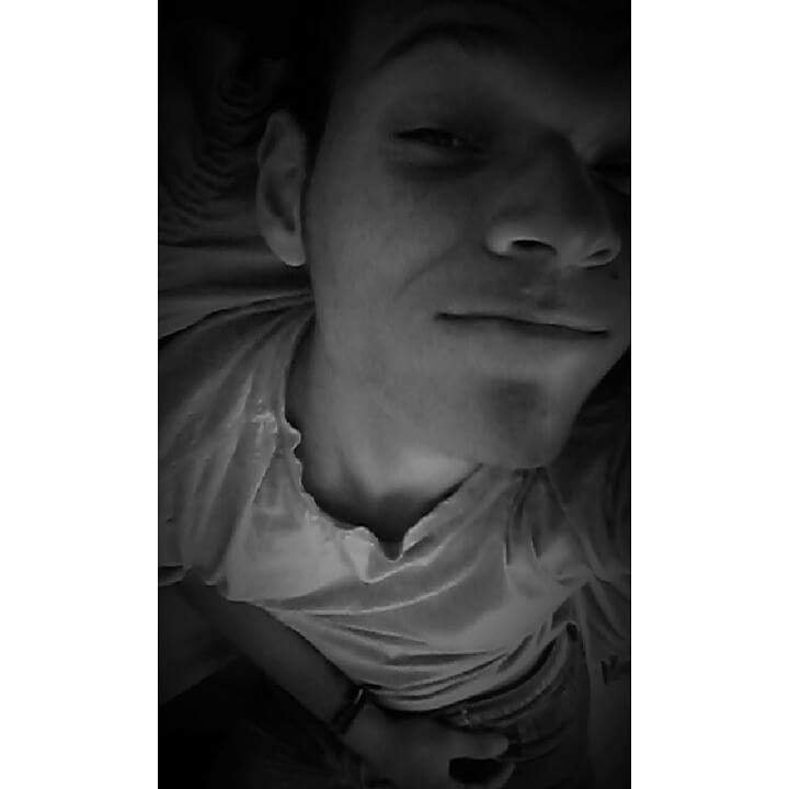 Instagram: kkhso
PS: um mero sonhador... com suas expectativas ...