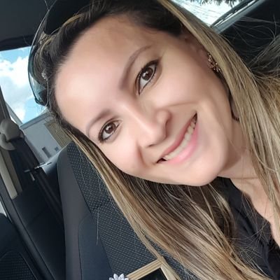 Assessora e Cerimonialista de Eventos.
Proprietária da empresa Sonhos de Ana Assessoria e Cerimonial.