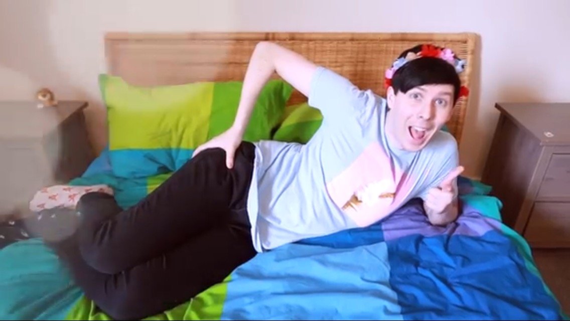 MistenLacy's profile picture. I'm a phan, but no regular phan. That's saying a lot. But I don't think I'll really have more that 30 followers. Despite what my tweets say, I am a stalker.😁