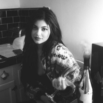 Bethrpdmx's profile picture. Cache la beuh avant la douane