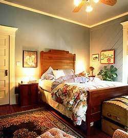 A five bedroom B&B in Smithville, TX. Private baths, WiFi, cable TV, w/ full breakfast.