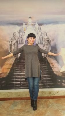 Обожаю выйти на улицу зимой вечером, а там так спокойно, тихо, чистый, скрипящий снег.