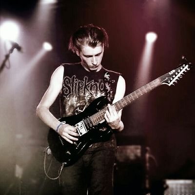 xTYWERx's profile picture. My name is Tyler.
I play guitar in the band Mirrurs.
I also produce for Elegance Studios.