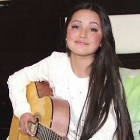 Hola soy Ruby Ibarra García , Los espero este 26 de diciembre en mis XV !! 😆😃😃😃😉😉